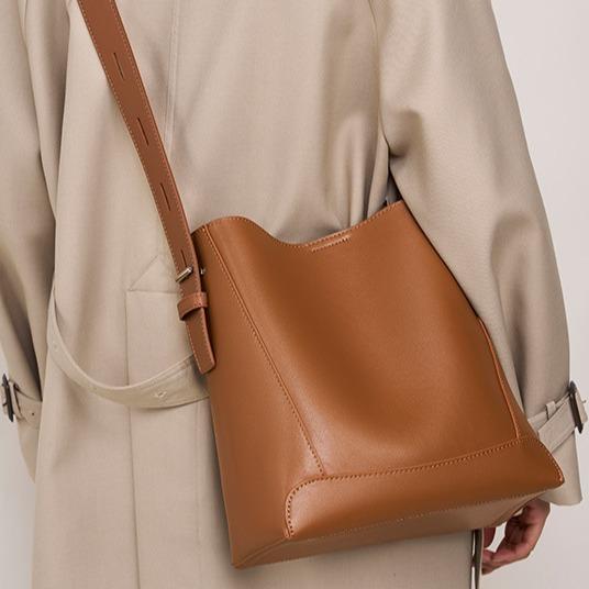 Túi du lịch bằng da thật