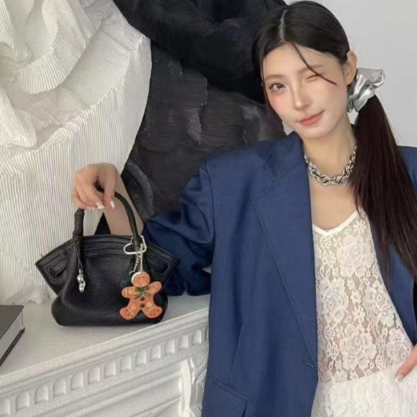 Túi xách mini với mặt dây chuyền