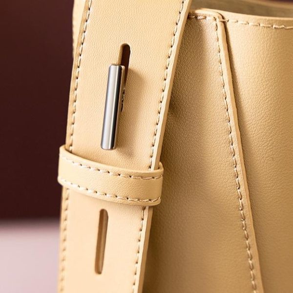 Túi du lịch bằng da thật