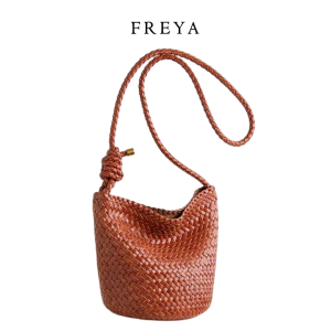 French Holiday dệt Bucket Pack